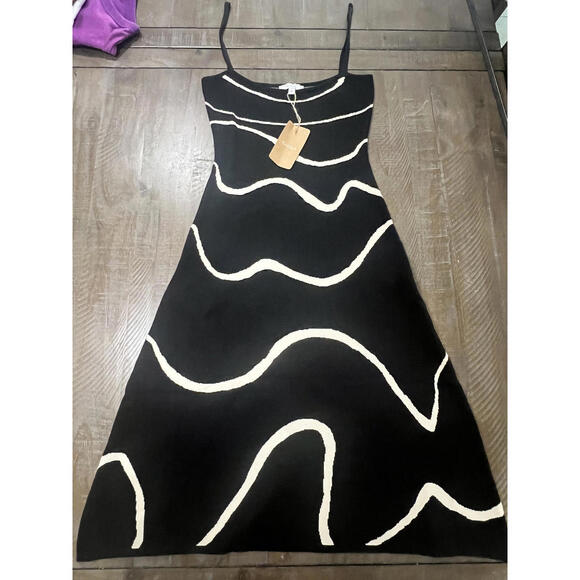 Rihoas Black and White Wave Patterned Mermaid Sweater Dress - Picture 1 of 2